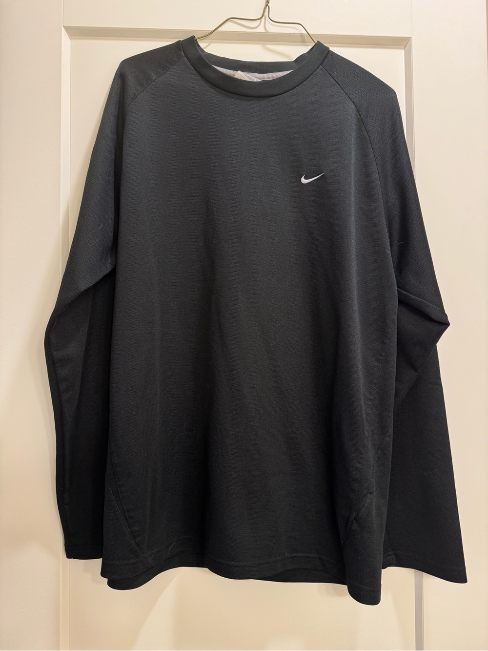 Nike Men’s Black Long-Sleeve Athletic Top